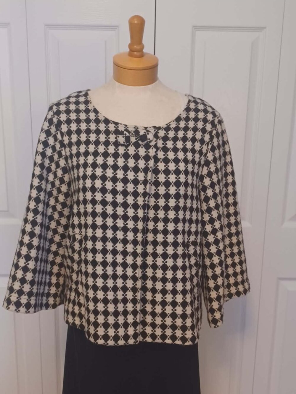 Classic Black & White Diamond Print Jacket by Vertigo Paris!
